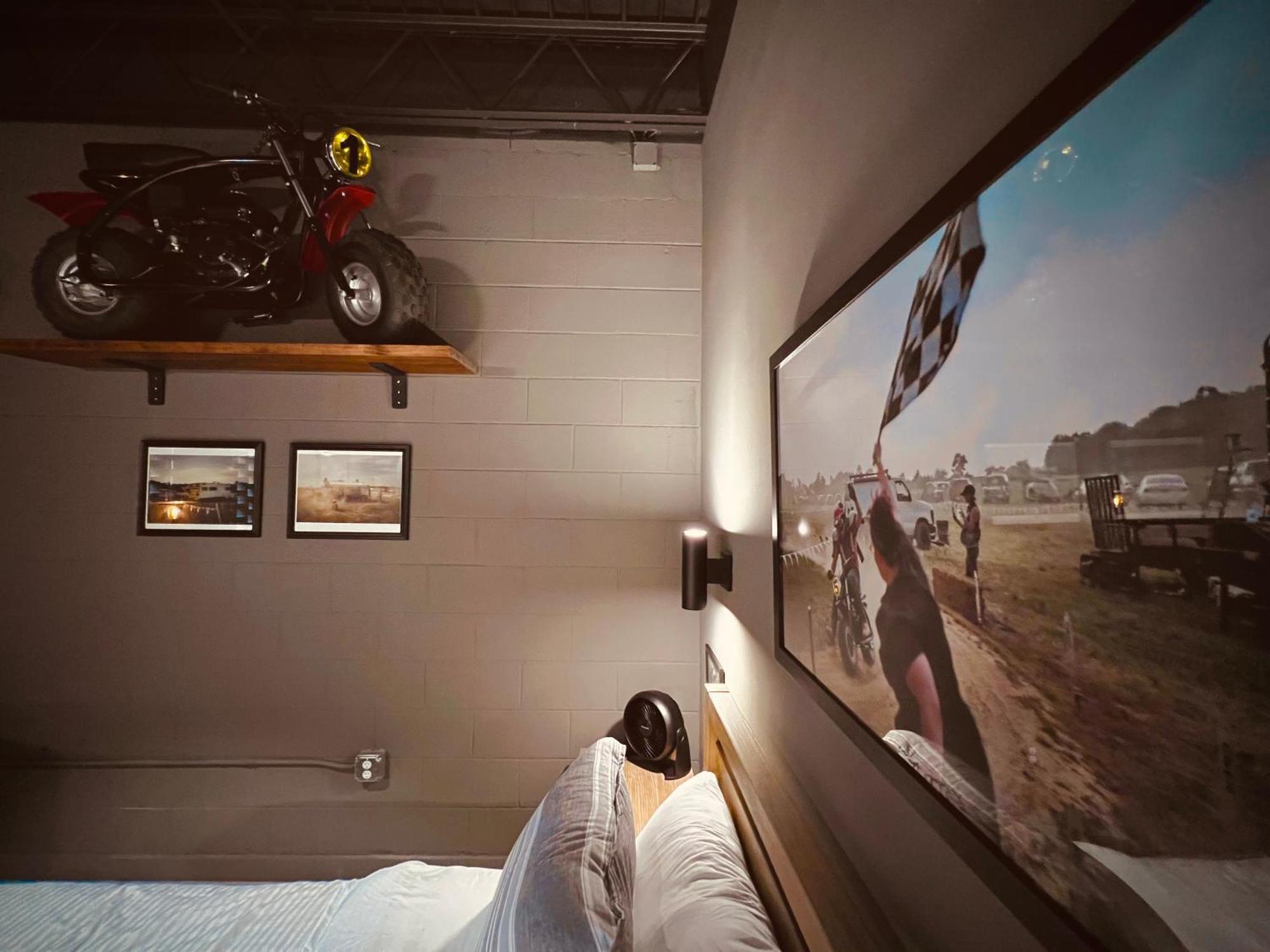 Classified Moto - The Minibike Hotel *